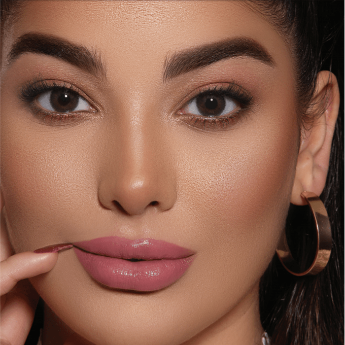 عدسات زينة ملونة طبيعية من بيوتيس