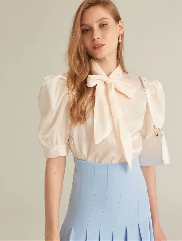 بلوزة شفاف مدروز بازرار امامي مخفي وبربطة عنق