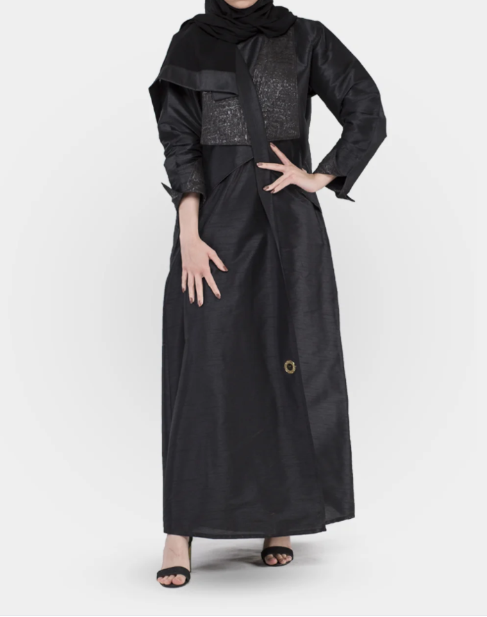عباية مميزه بقصه قبه مربعه اسود